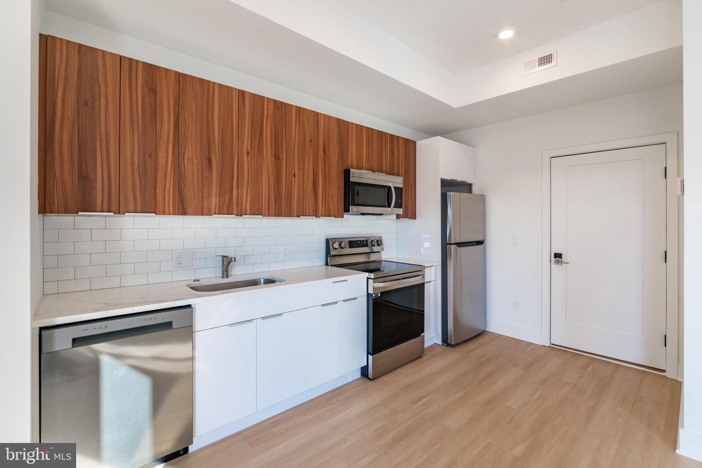 4200 LANCASTER AVE #UNIT 205