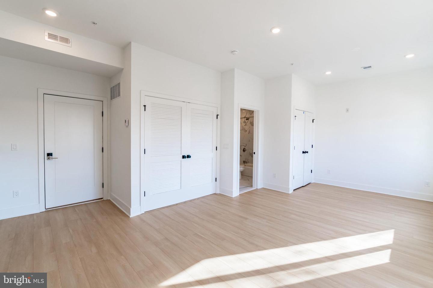 4200 LANCASTER AVE #UNIT 205