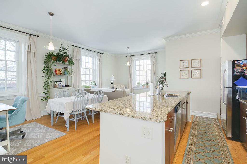2501 CHRISTIAN ST #204