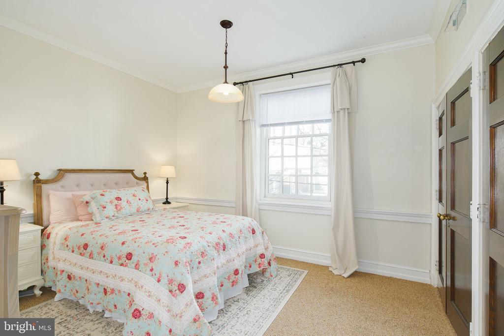 2501 CHRISTIAN ST #204