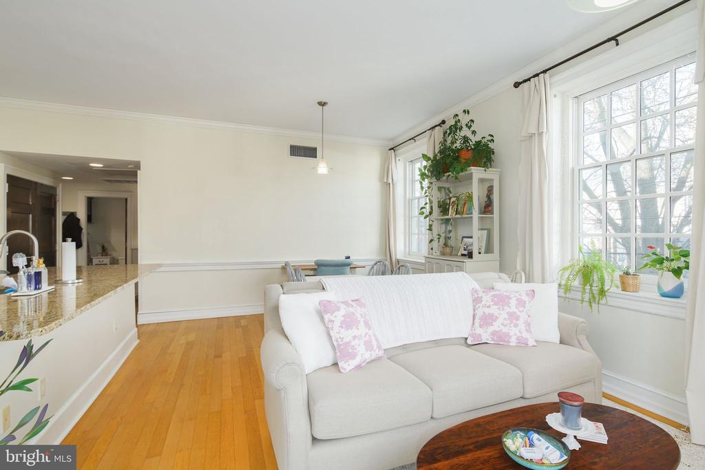 2501 CHRISTIAN ST #204