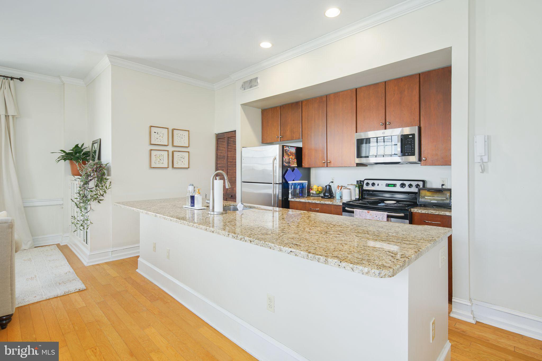 2501 CHRISTIAN ST #204