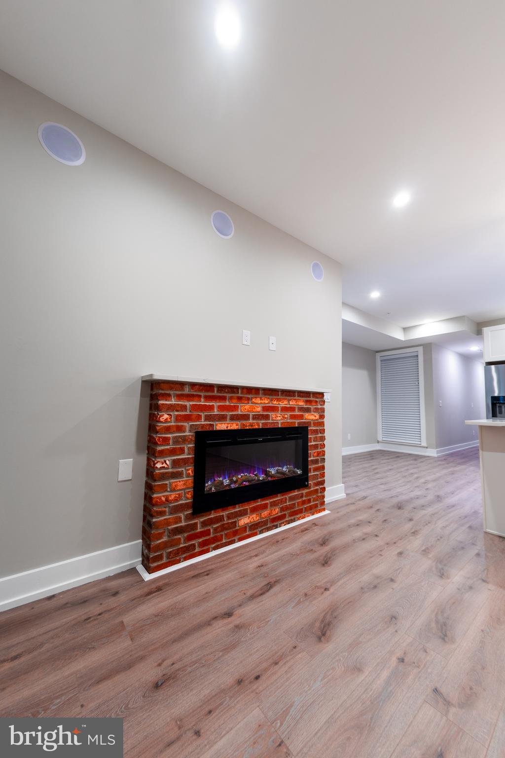 2219 FRANKFORD AVE #B