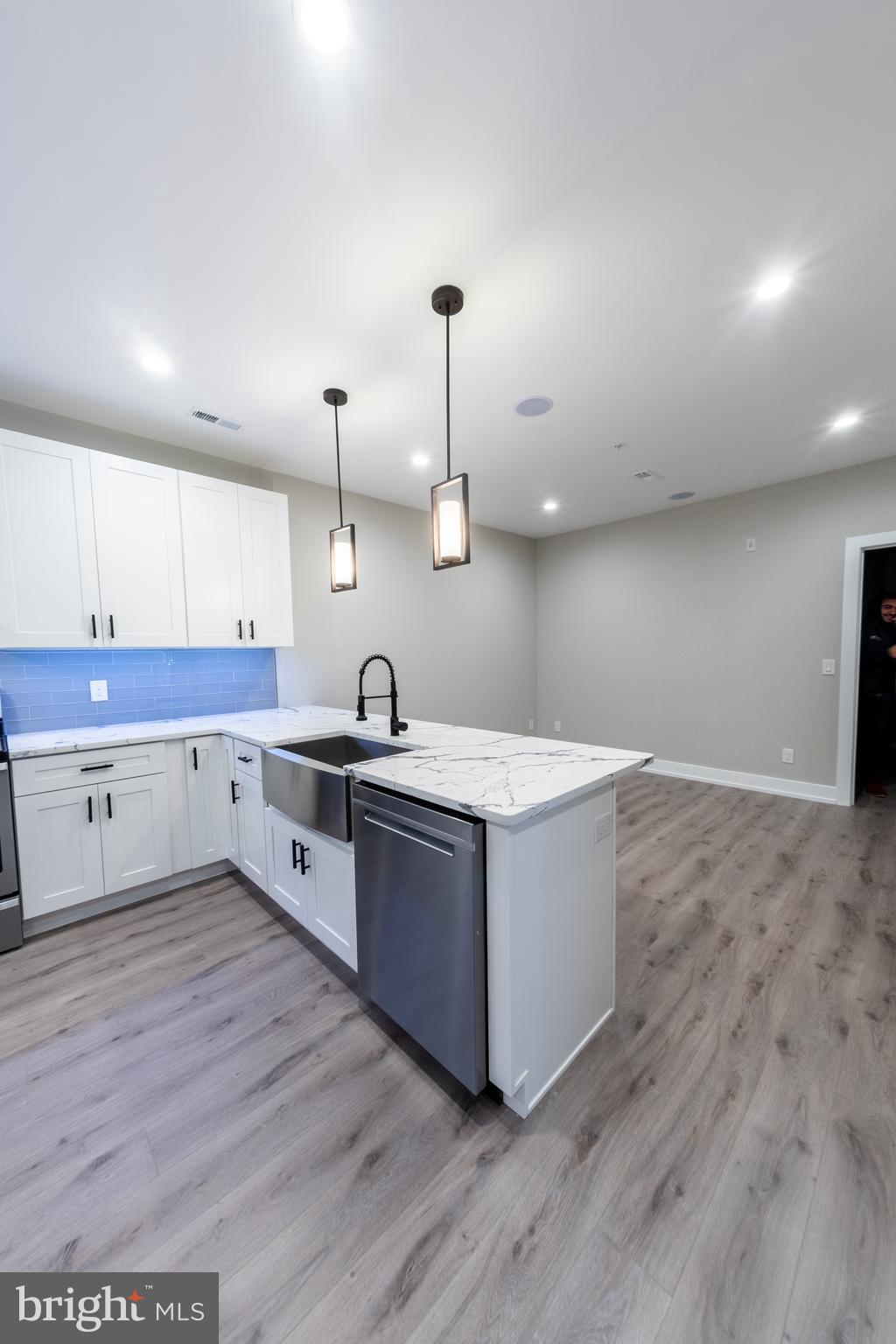 2219 FRANKFORD AVE #B