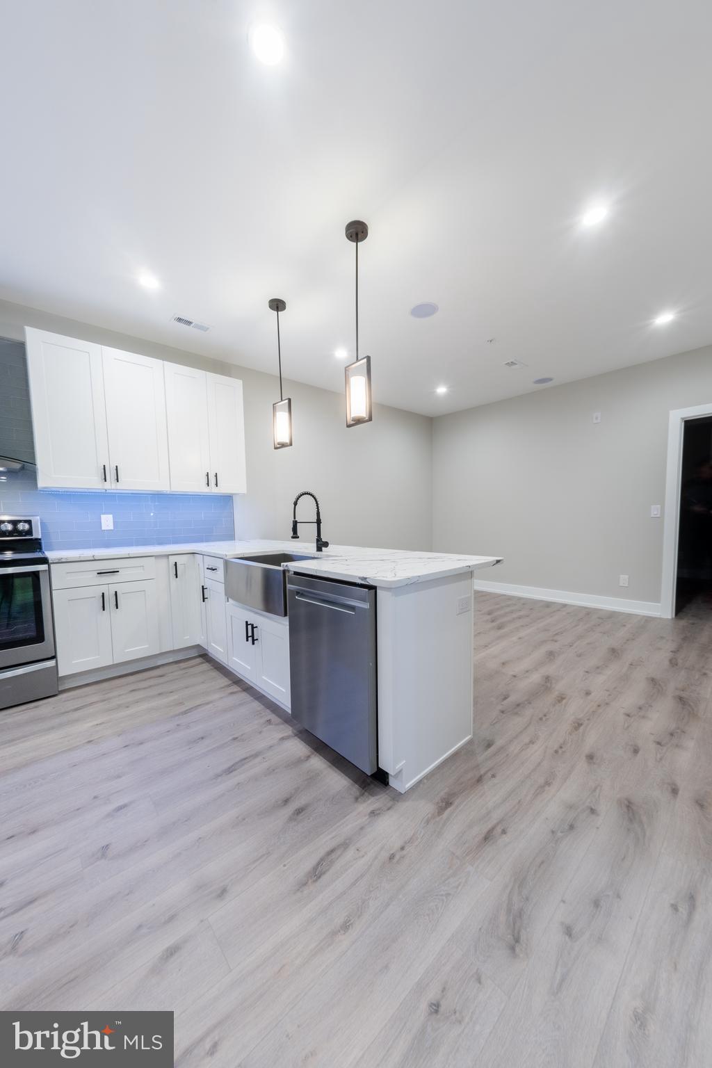 2219 FRANKFORD AVE #B