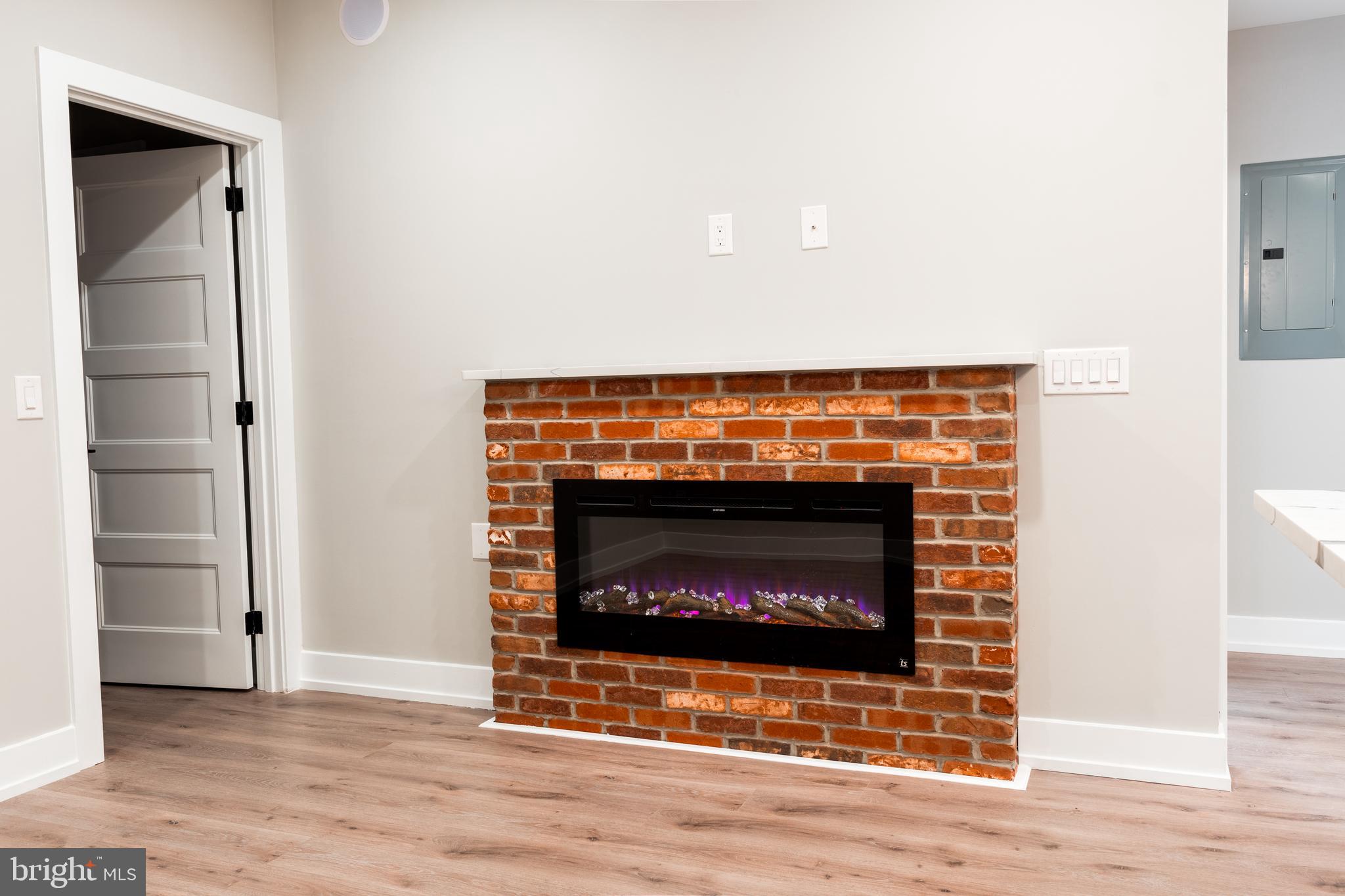 2219 FRANKFORD AVE #B