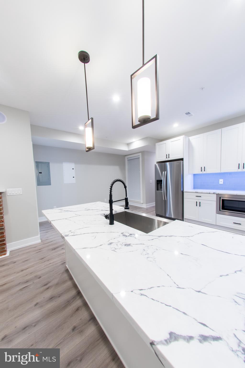 2219 FRANKFORD AVE #B