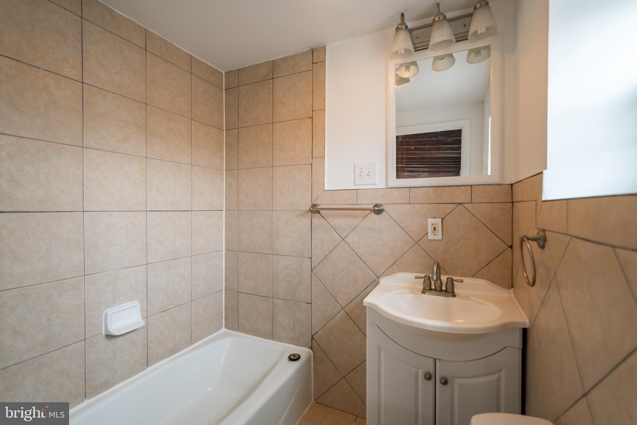 2123 SPRING GARDEN ST #UNIT 3R