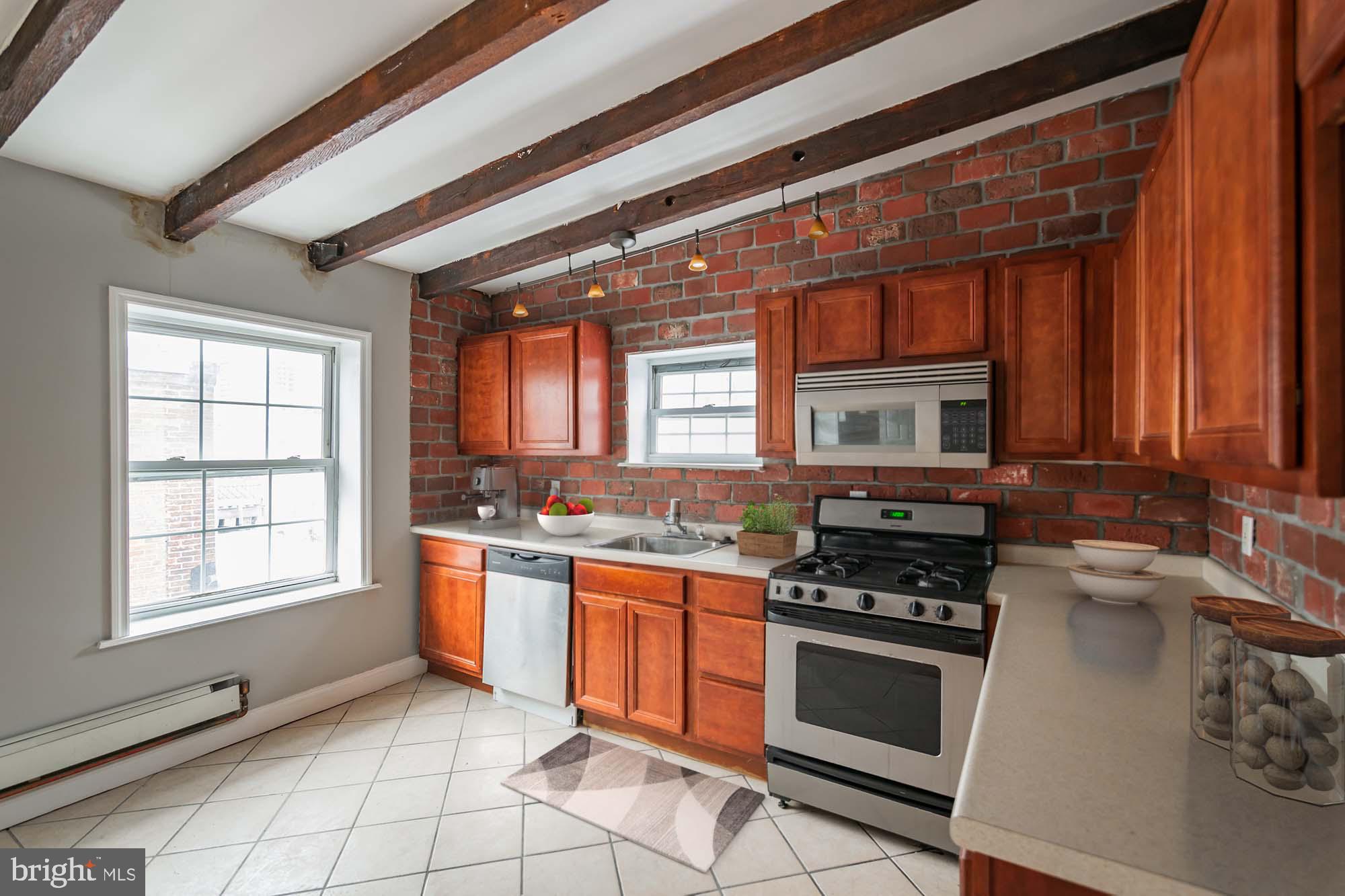 2123 SPRING GARDEN ST #UNIT 3R