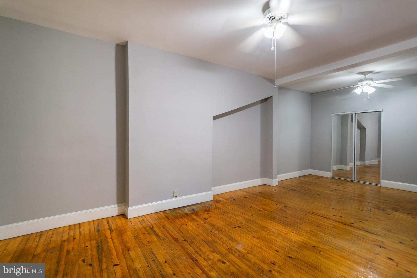 1933 SPRING GARDEN ST #UNIT 1R