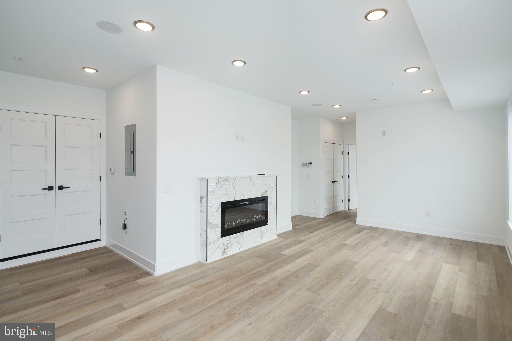 2000 N FRONT ST #8
