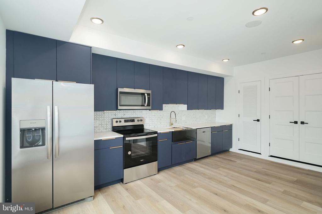2000 N FRONT ST #8