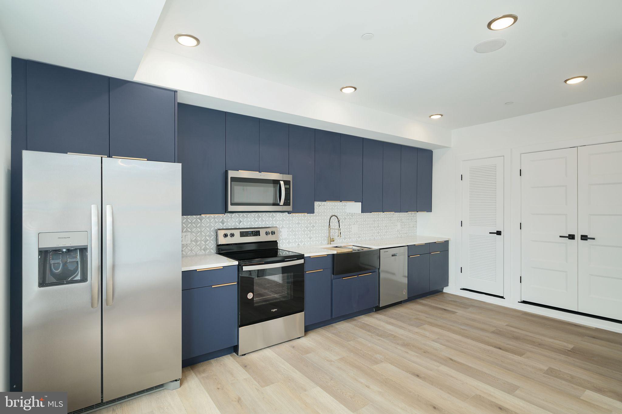 2000 N FRONT ST #8