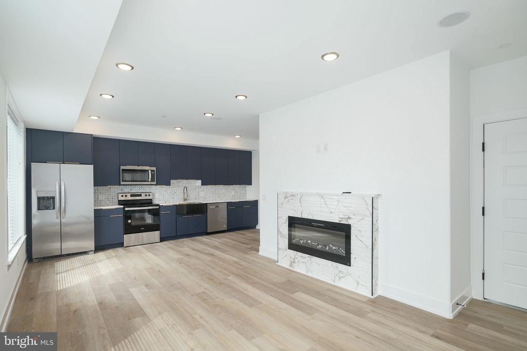 2000 N FRONT ST #8