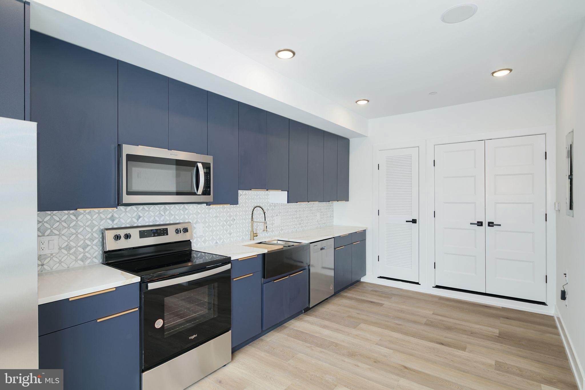 2000 N FRONT ST #8