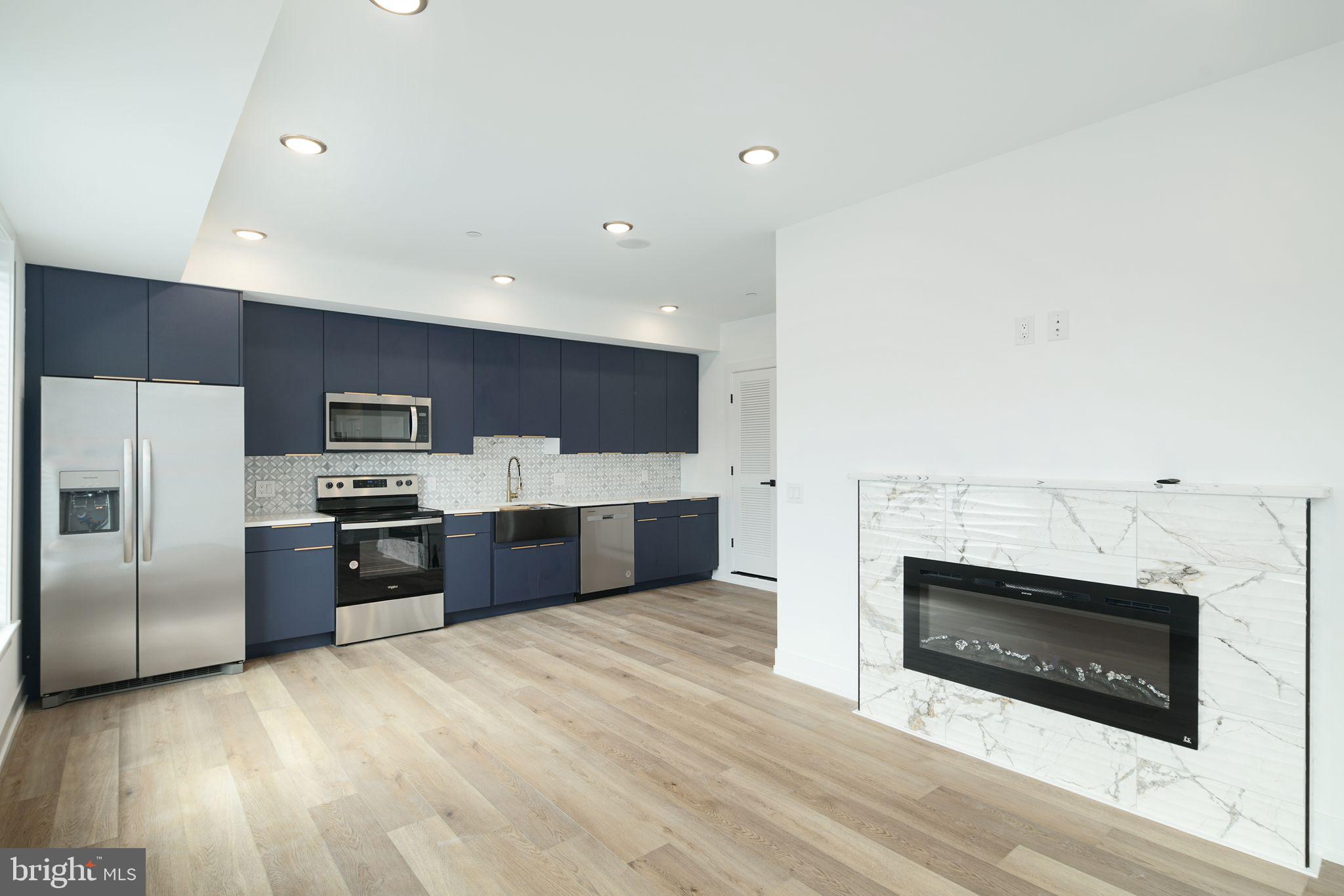 2000 N FRONT ST #8