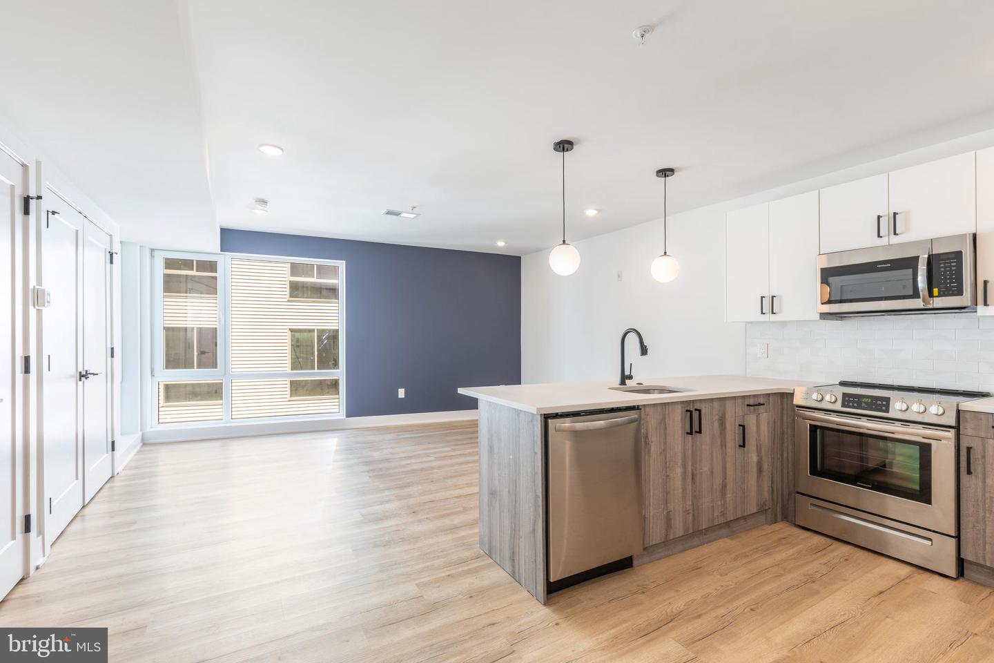 629 W GIRARD AVE #UNIT 406