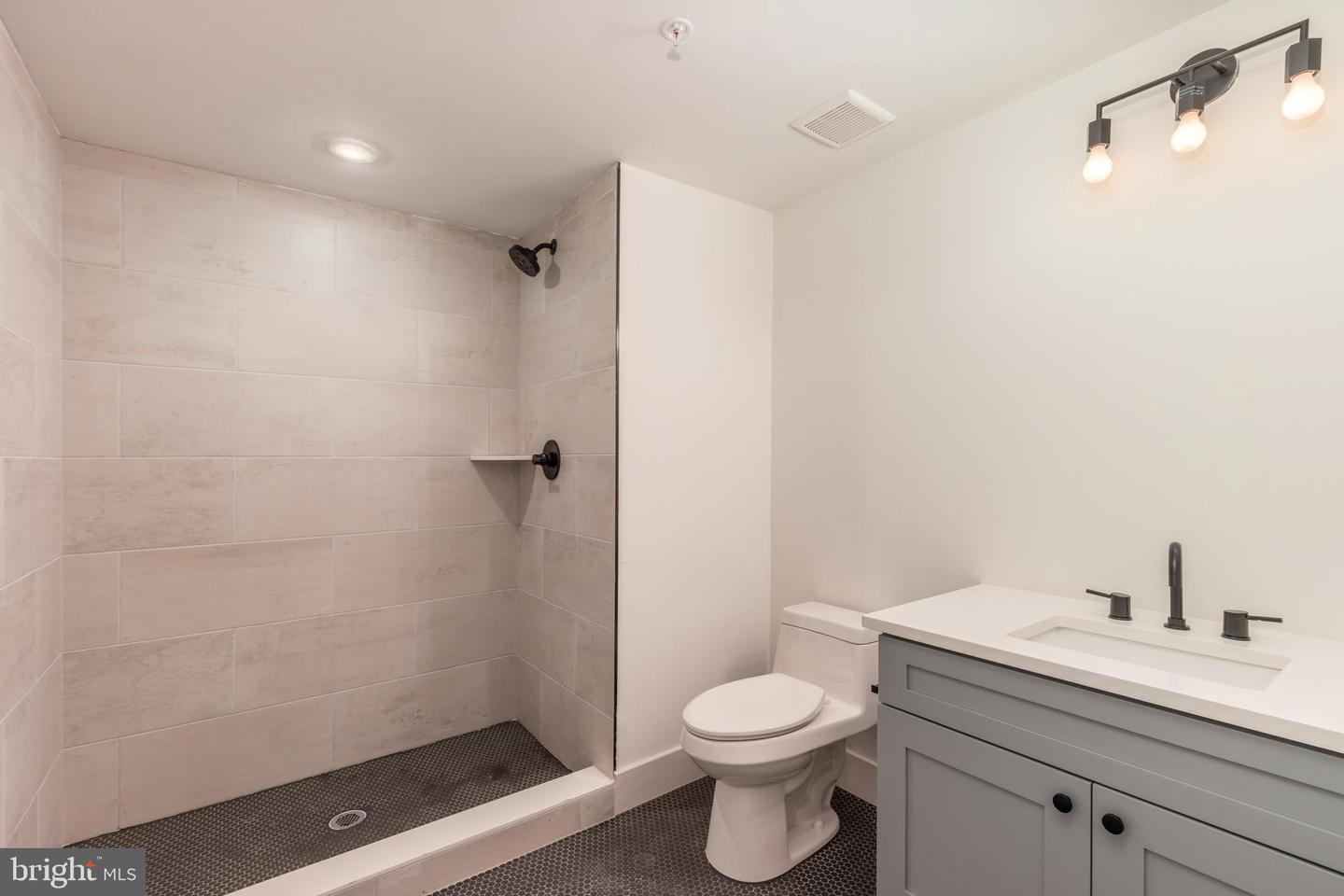 629 W GIRARD AVE #UNIT 406