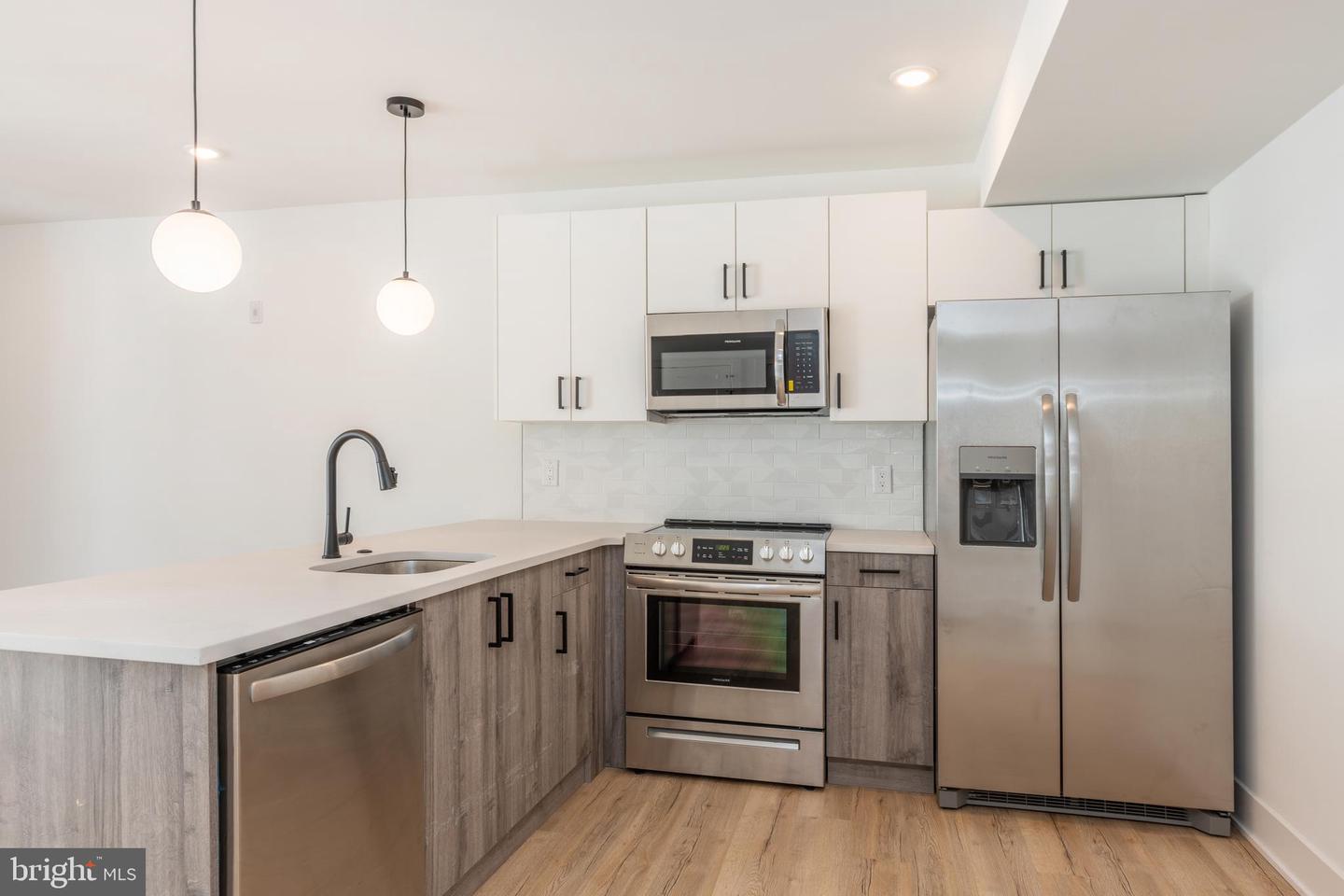 629 W GIRARD AVE #UNIT 406