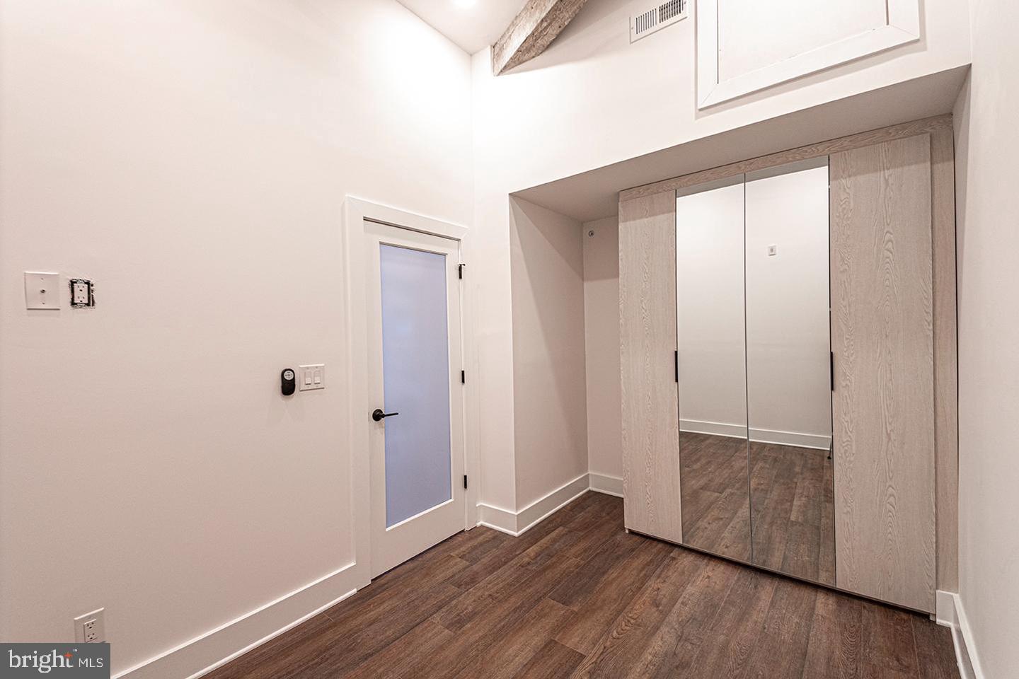 1211 BAINBRIDGE ST #UNIT 4B