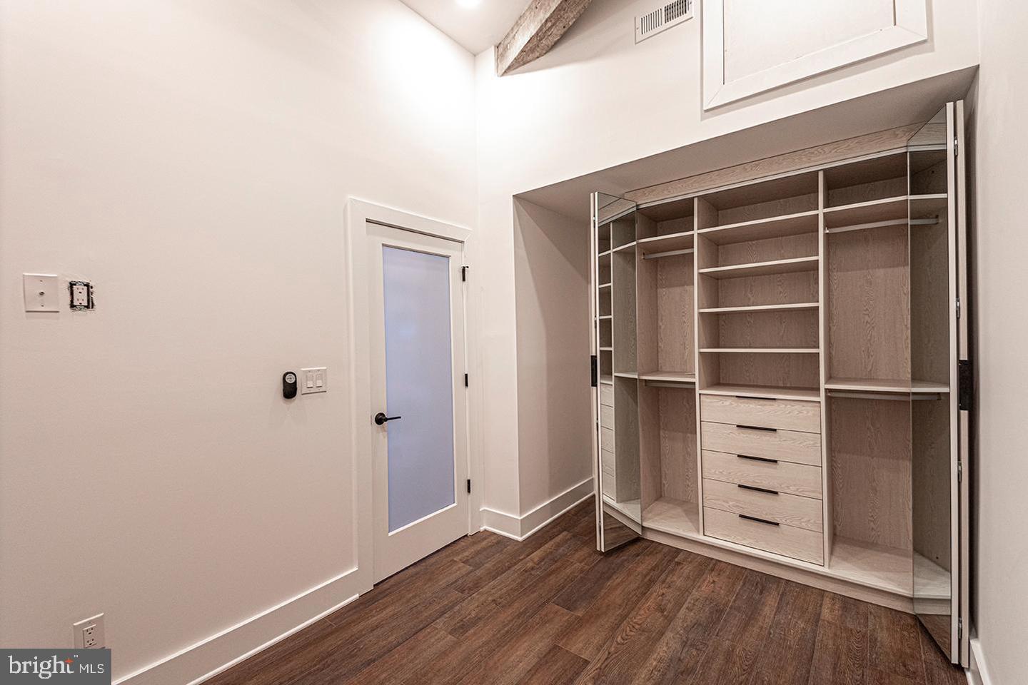 1211 BAINBRIDGE ST #UNIT 4B