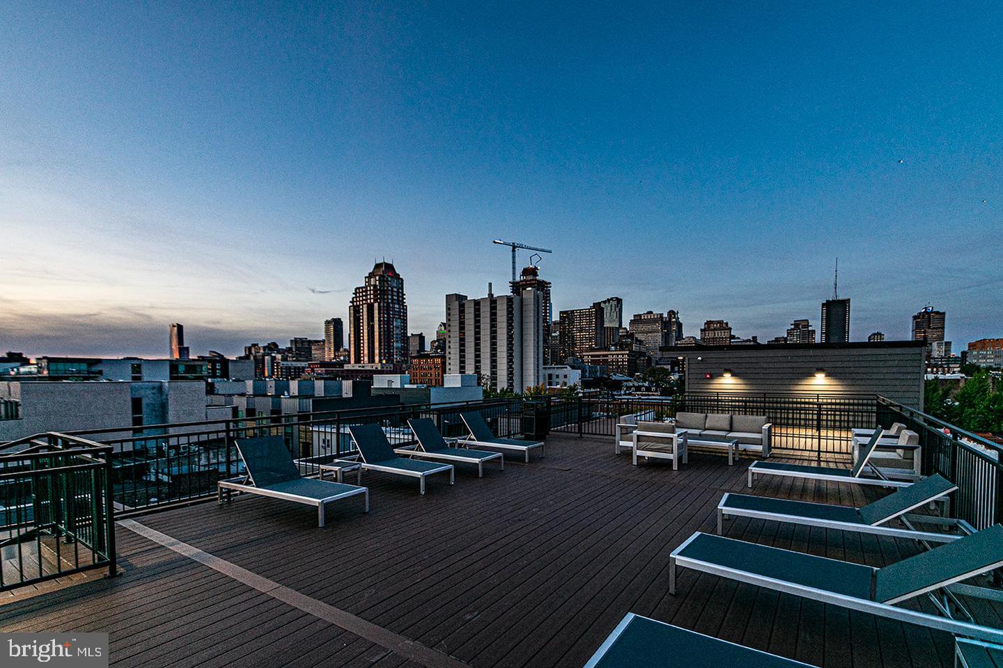 1211 BAINBRIDGE ST #UNIT 4B