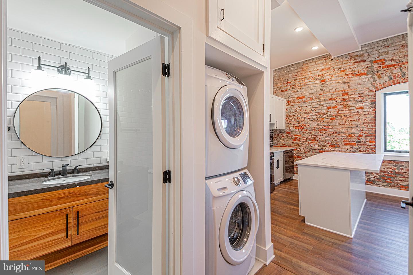 1211 BAINBRIDGE ST #UNIT 4B