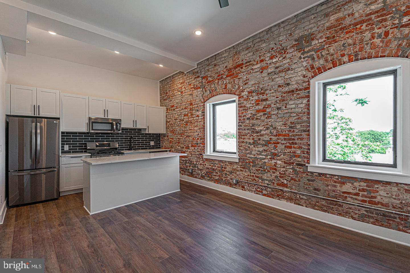 1211 BAINBRIDGE ST #UNIT 4B