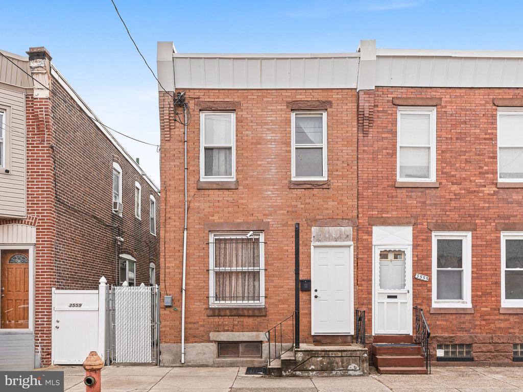 3557 Tulip St