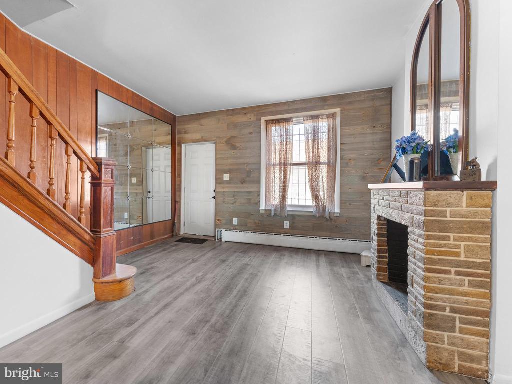 3557 Tulip St