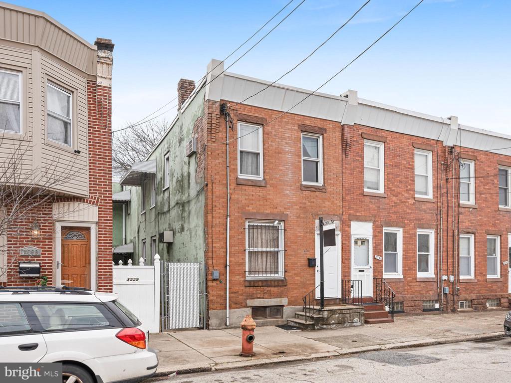 3557 Tulip St