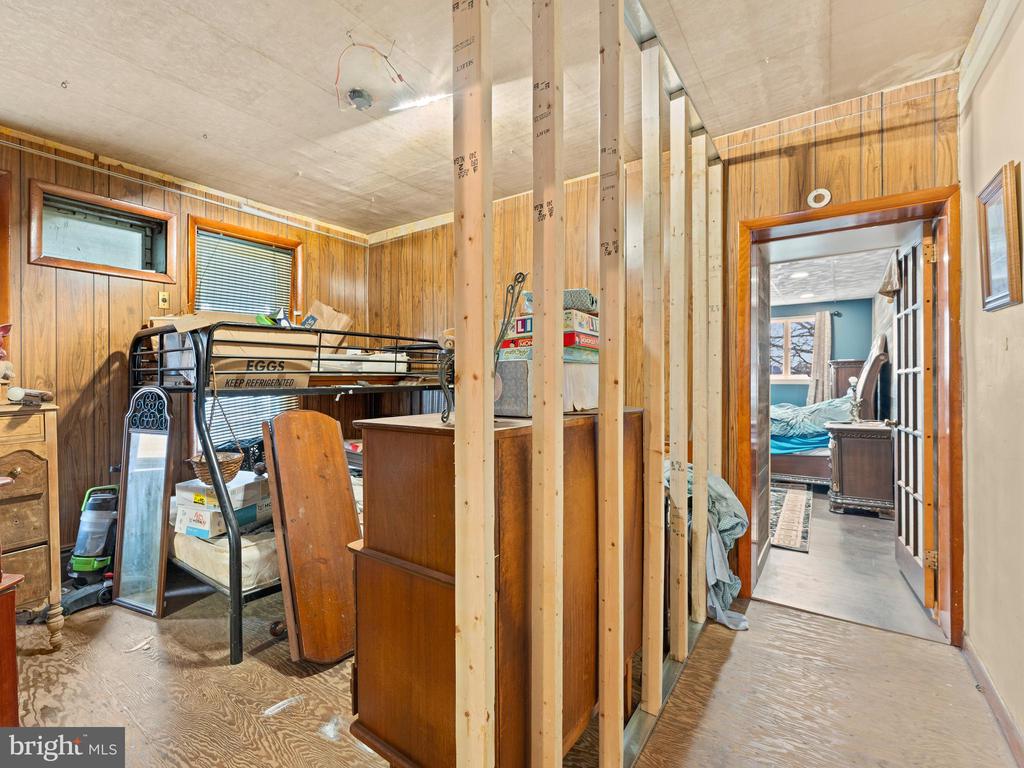 3557 Tulip St