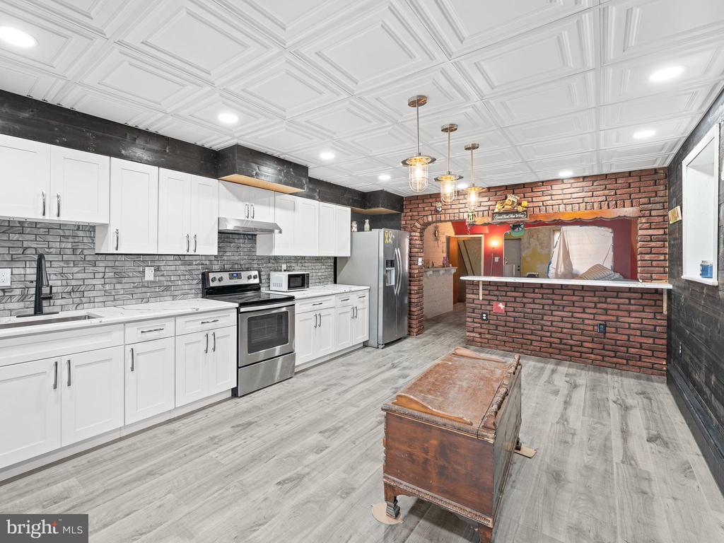 3557 Tulip St