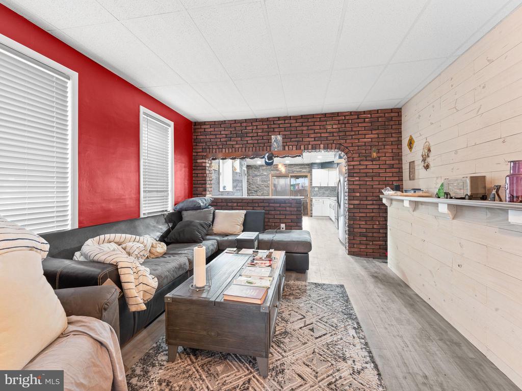 3557 Tulip St