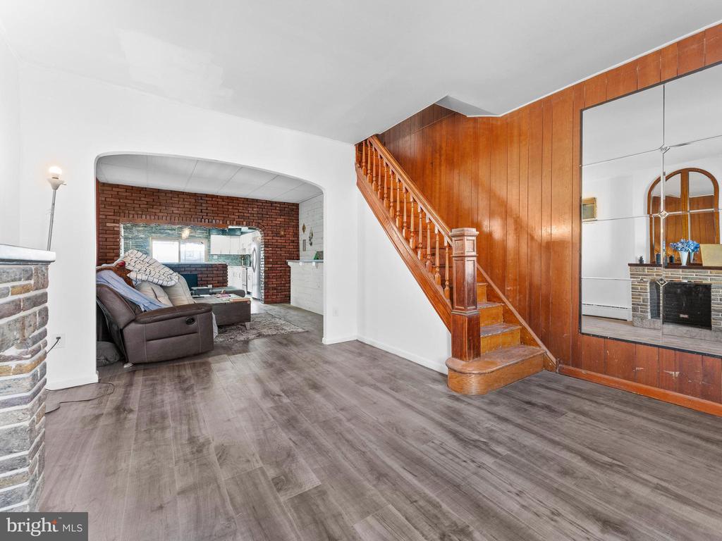 3557 Tulip St