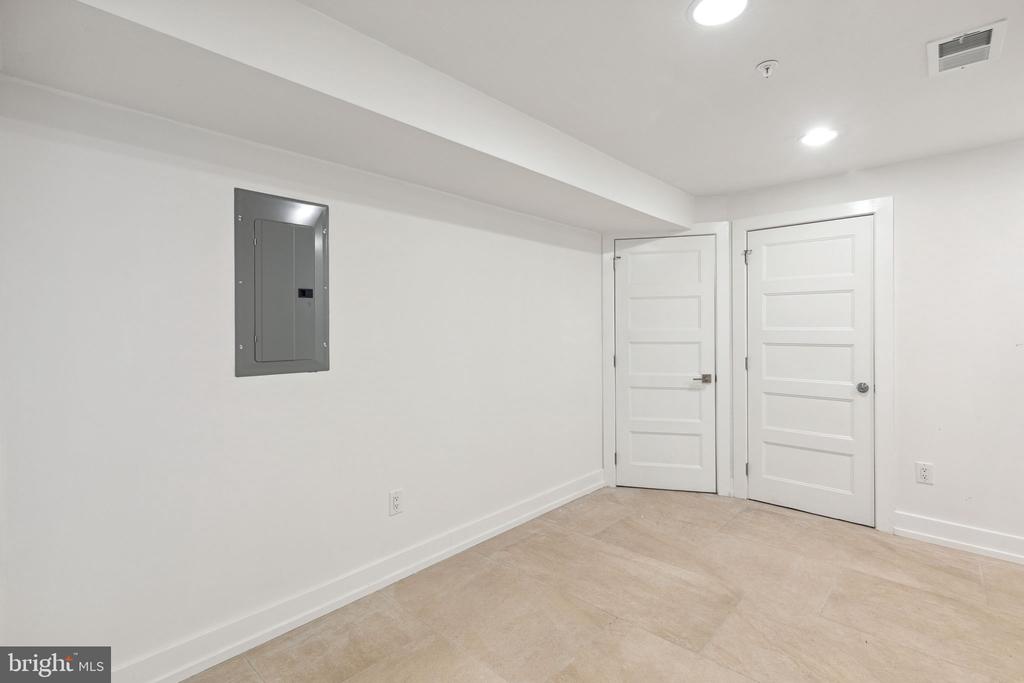 2513 N FRONT ST #3
