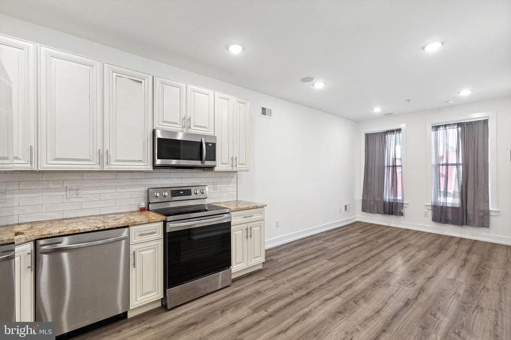 2513 N FRONT ST #3