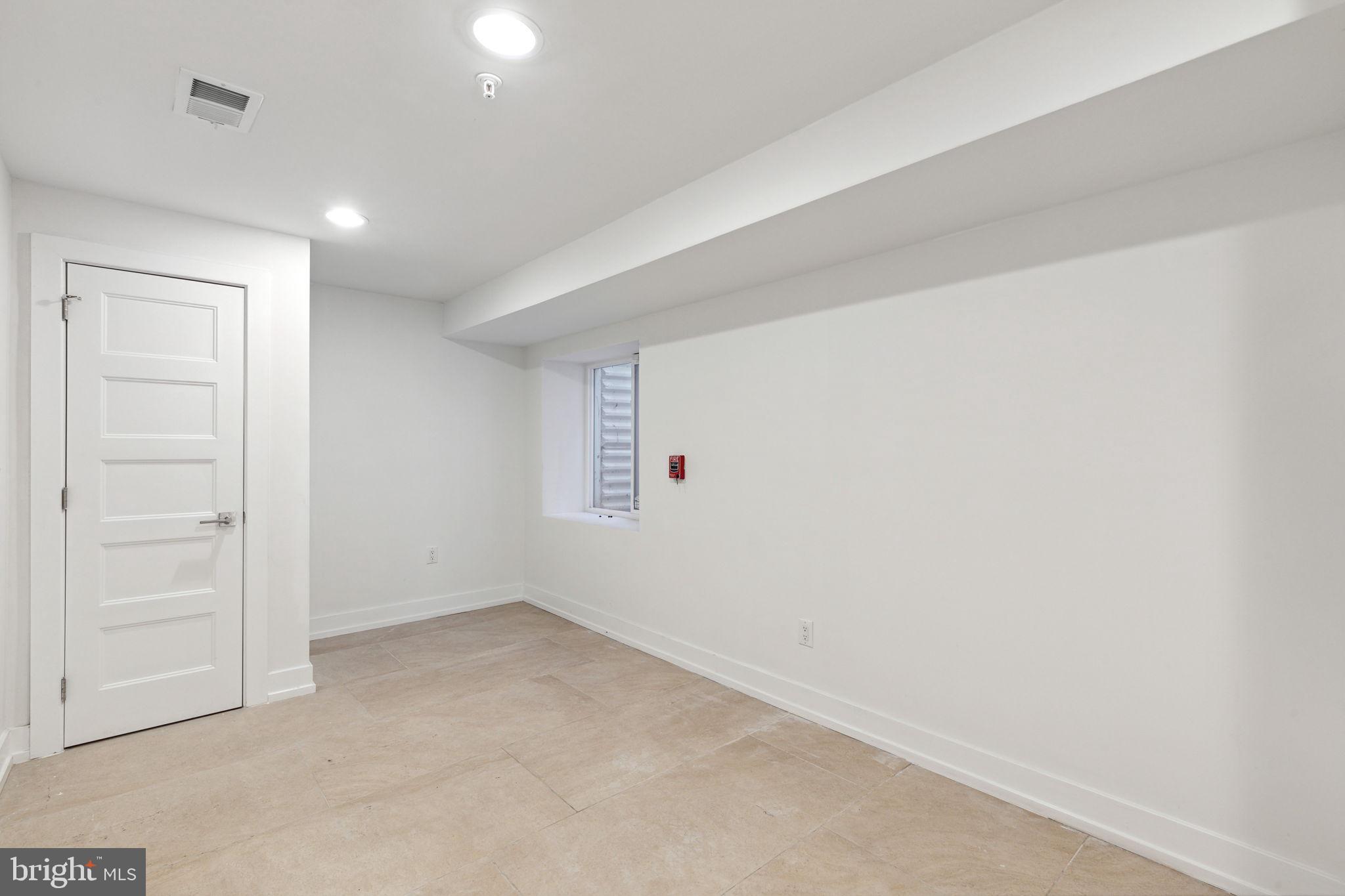 2513 N FRONT ST #1