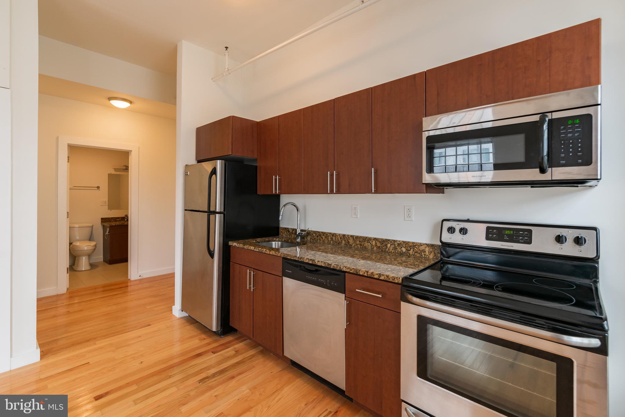 4 LEVERINGTON AVE #UNIT 301