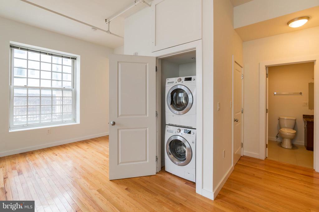 4 LEVERINGTON AVE #UNIT 301