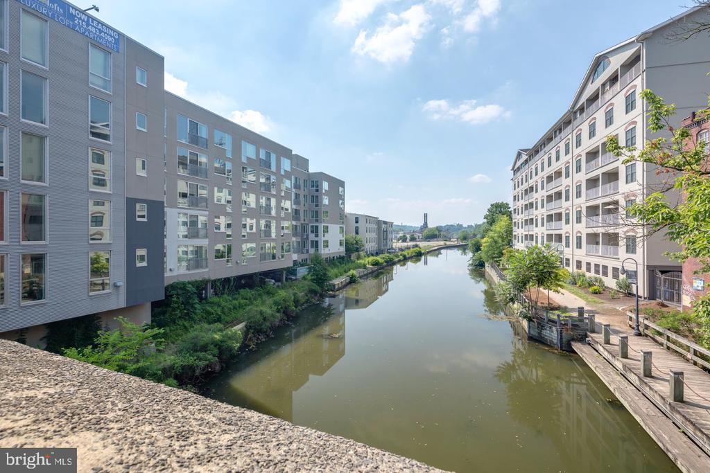 4 LEVERINGTON AVE #UNIT 301
