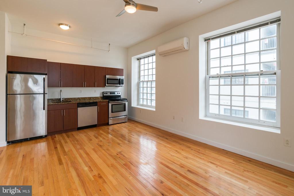 4 LEVERINGTON AVE #UNIT 301