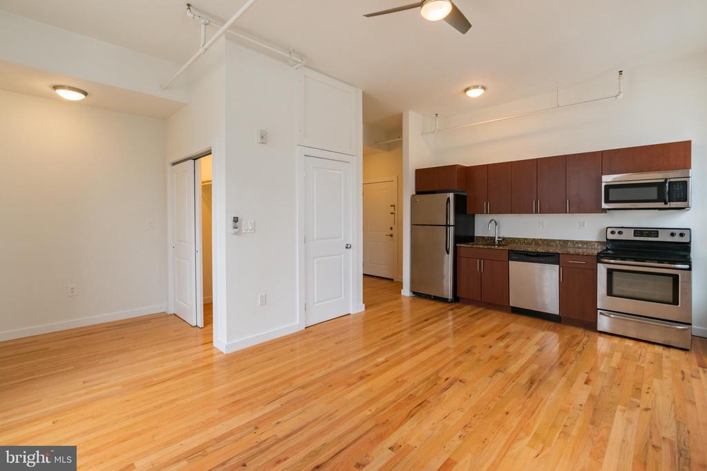 4 LEVERINGTON AVE #UNIT 301
