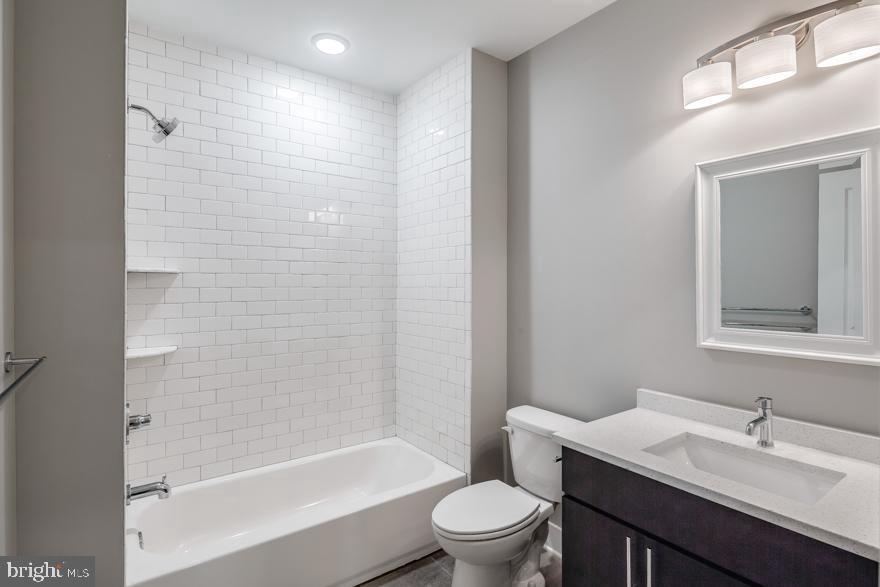 1607 CATHARINE ST #UNIT 1E