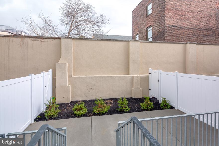 1607 CATHARINE ST #UNIT 1E