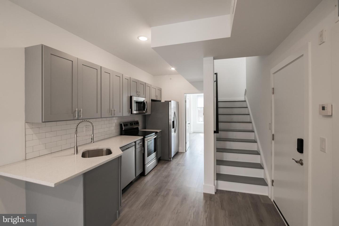 1711 SNYDER AVE #UNIT 2