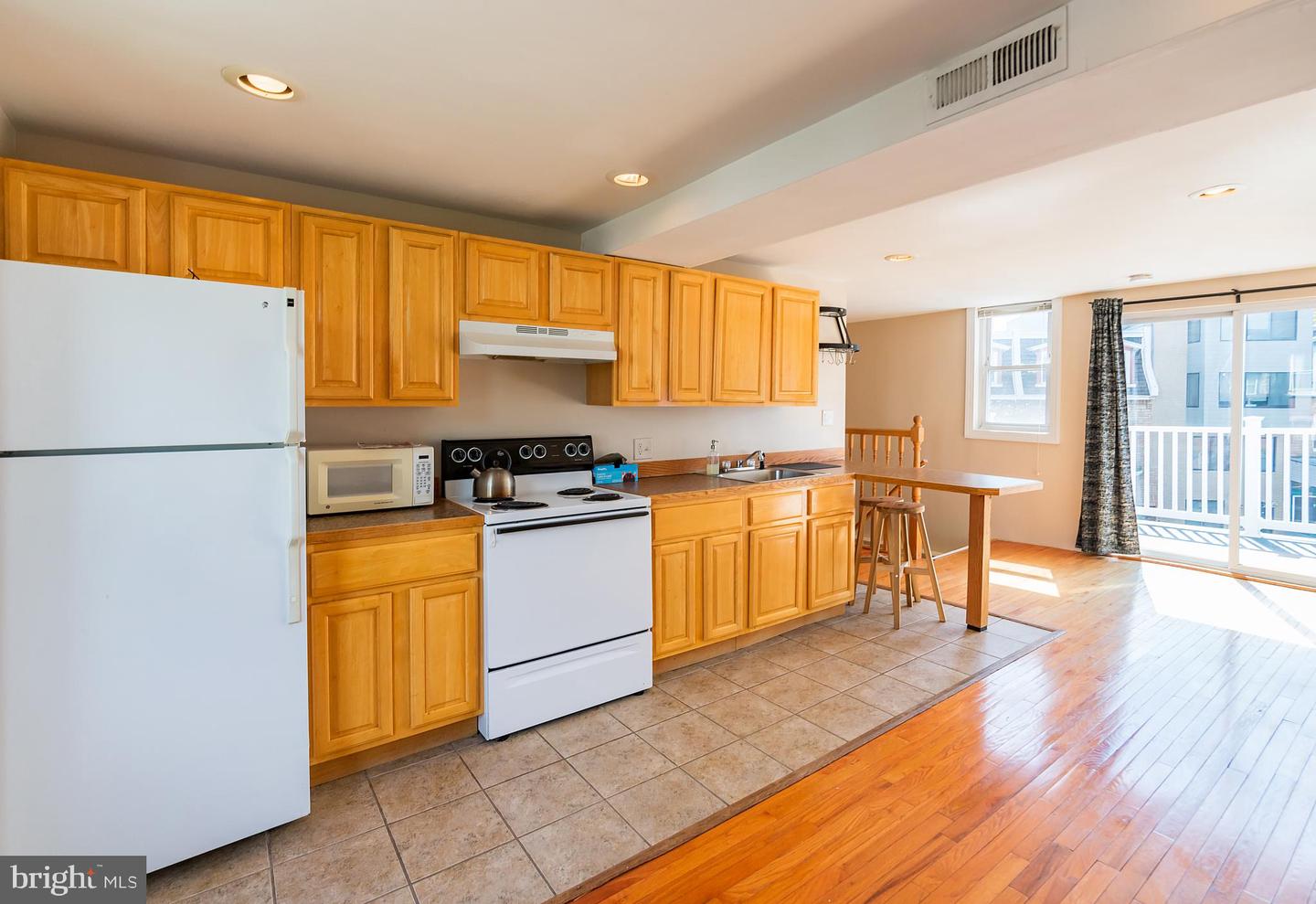 3826 LANCASTER AVE #UNIT 3