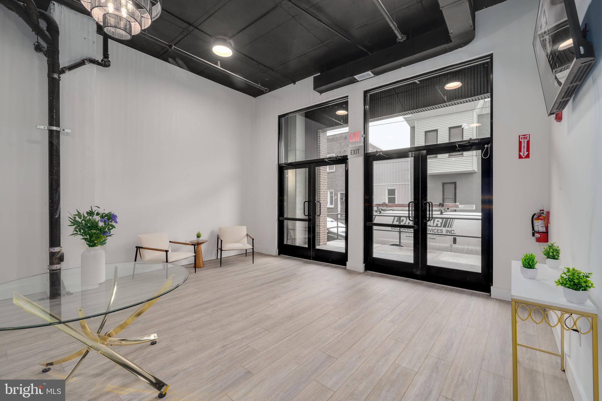 2400-18 E HUNTINGDON ST #611