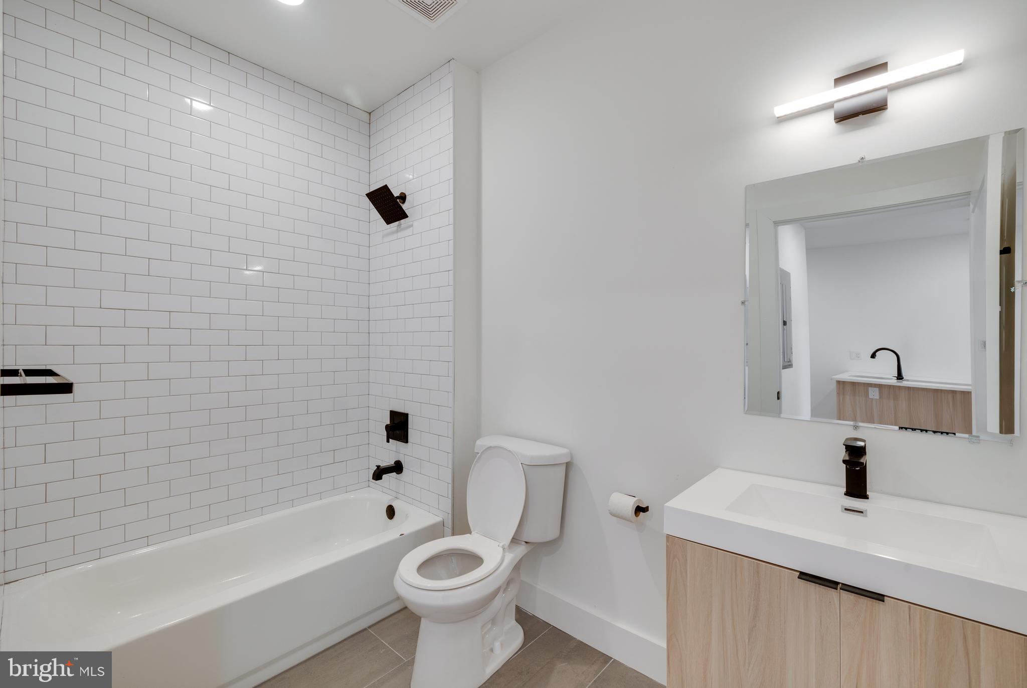 2400-18 E HUNTINGDON ST #611