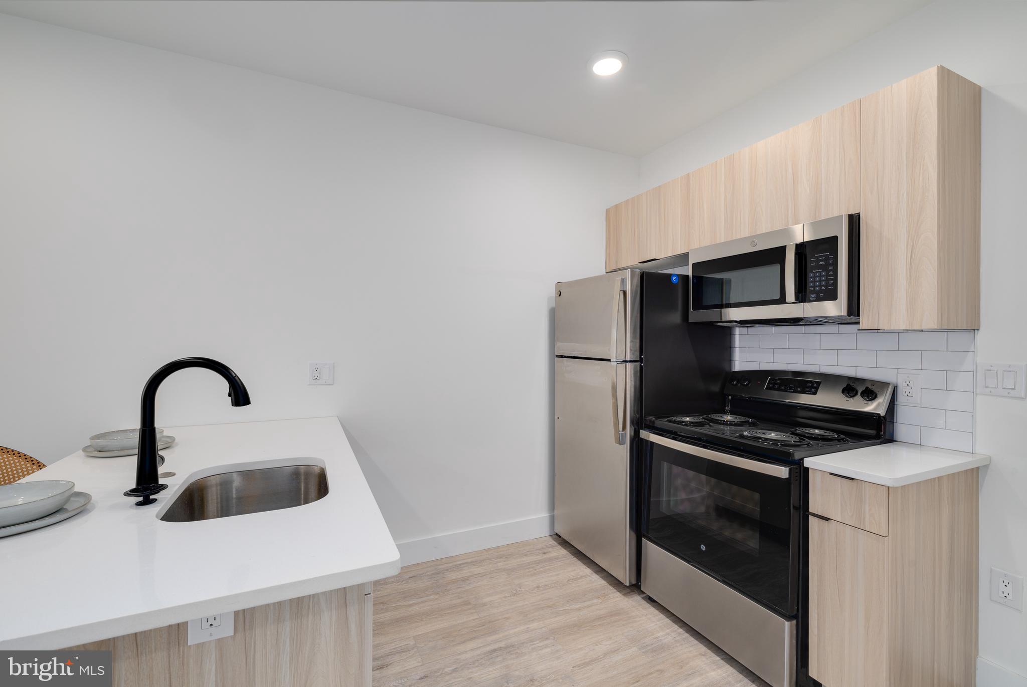 2400-18 E HUNTINGDON ST #611